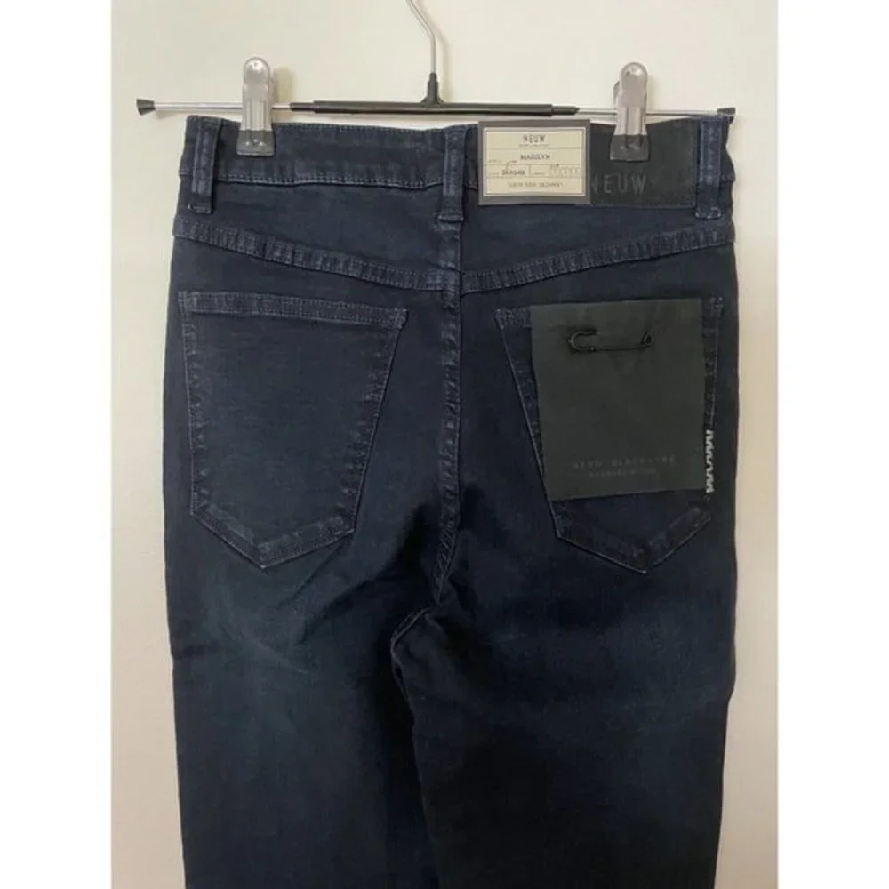 NWT Neuw Marilyn High Rise‎ Skinny Jeans Size 4 Dark Blue Japanese Silk Touch